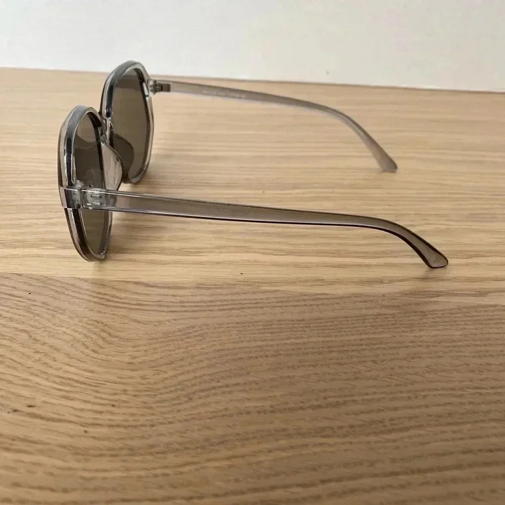 🆕Fashion Plastic Grey Sunglasses🆕